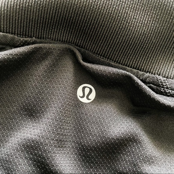 Men’s Lululemon Metal Vent Tech Polo in Black with New York Yankees Logo - Picture 2 of 6